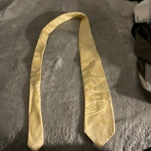 Men’s gold tie